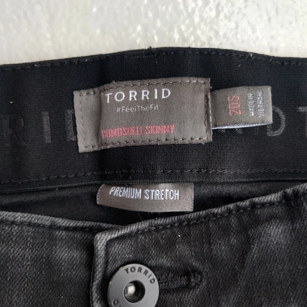 Torrid bombshell skinny stretch high rise  jeans gray / black size 20 S